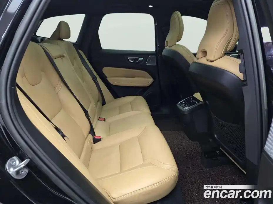 Volvo XC60 2023 2.0 Автомат в Москве № 344323, фото 12