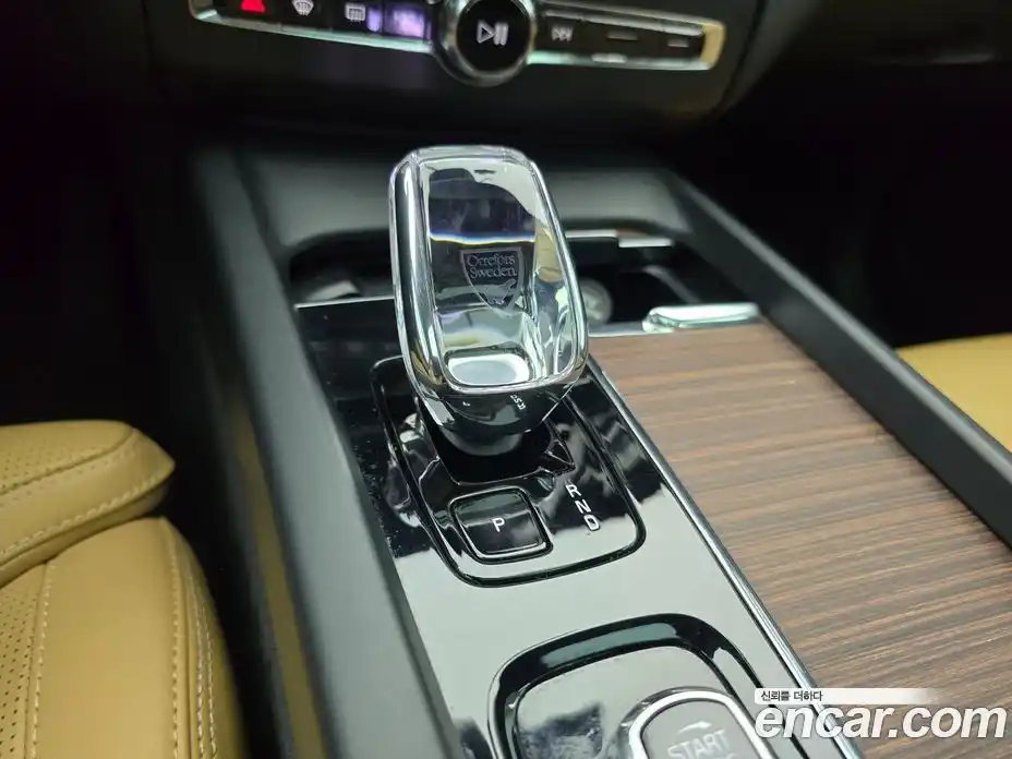 Volvo XC60 2023 2.0 Автомат в Москве № 344323, фото 9