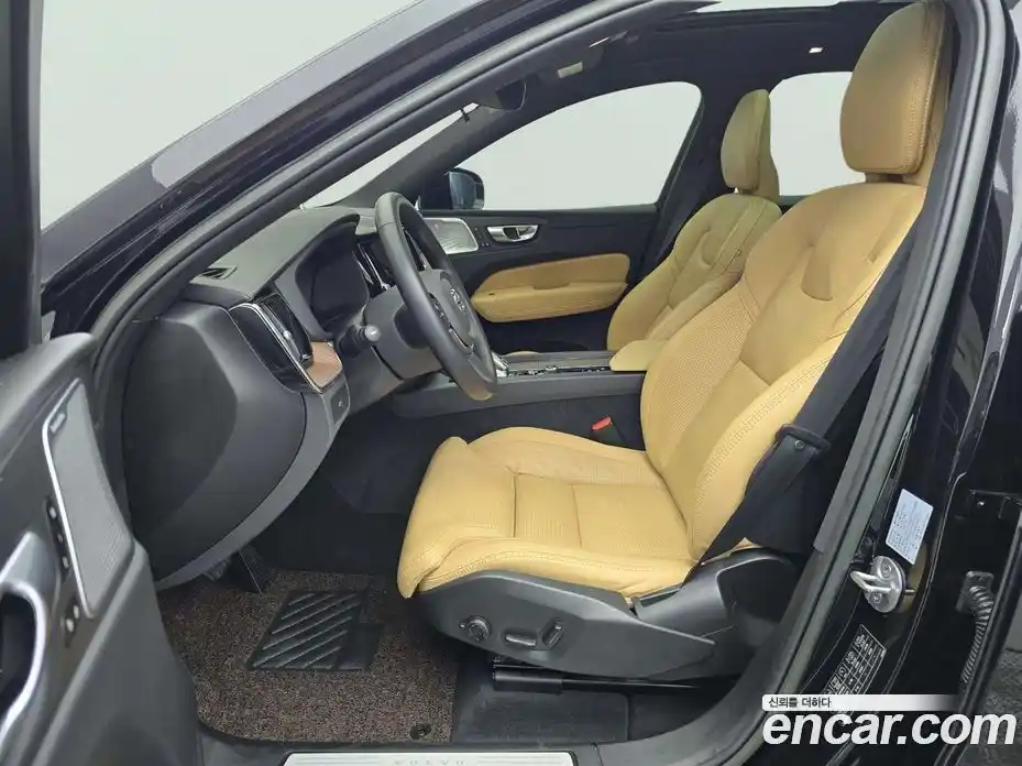 Volvo XC60 2023 2.0 Автомат в Москве № 344323, фото 10