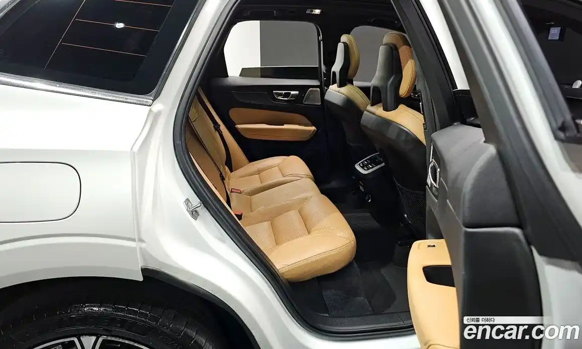 Volvo XC60 2018 2.0 Автомат в Москве № 430147, фото 12