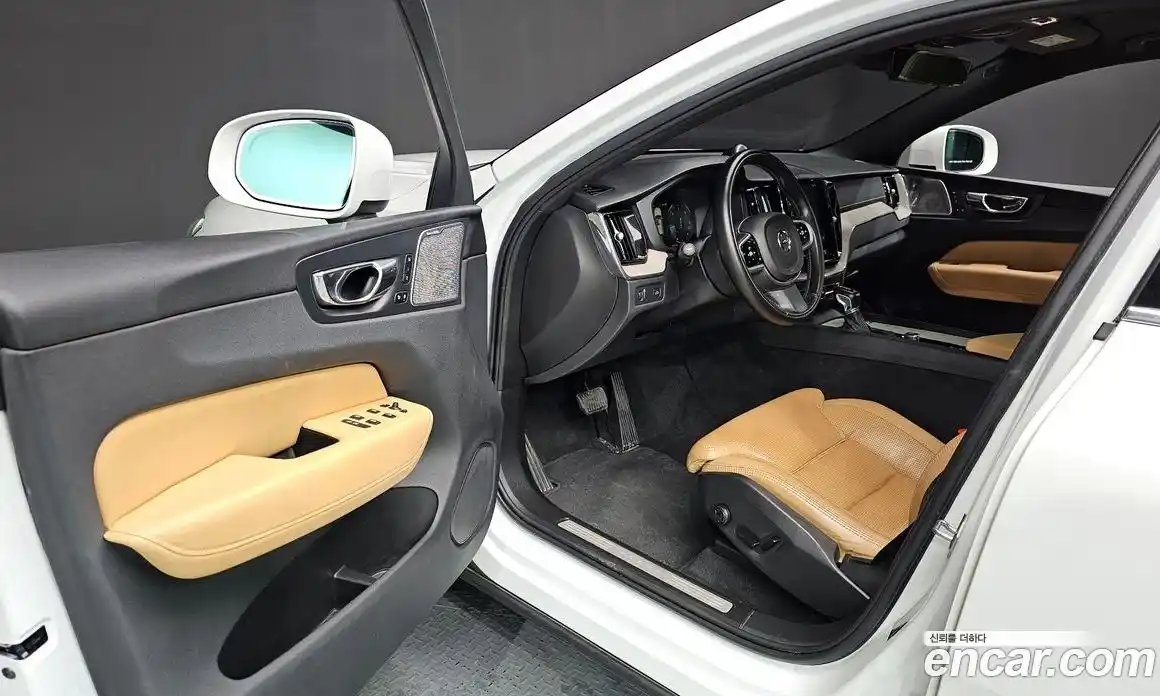 Volvo XC60 2018 2.0 Автомат в Москве № 430147, фото 10