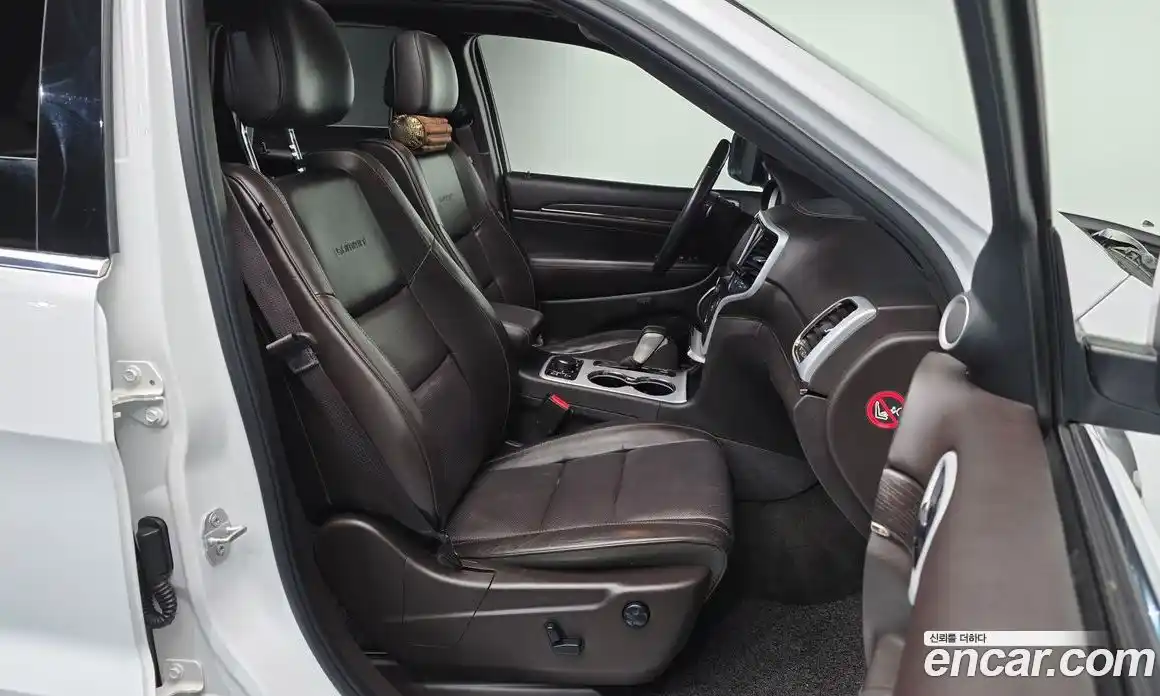 Jeep Cherokee 2018 3.0 Автомат в Москве № 432744, фото 10