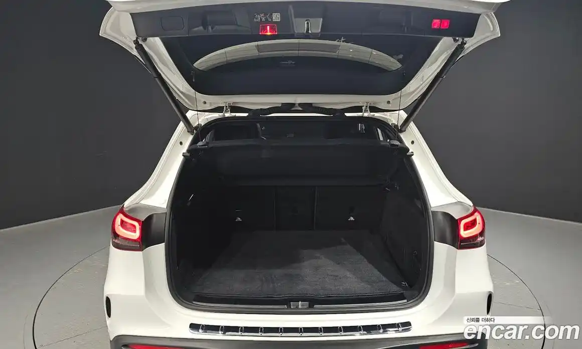 Mercedes-Benz EQA 2022 0.2 Автомат в Москве № 466332, фото 20