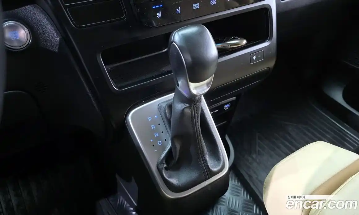 Hyundai Staria 2025 3.5 Автомат в Москве № 48685, фото 2