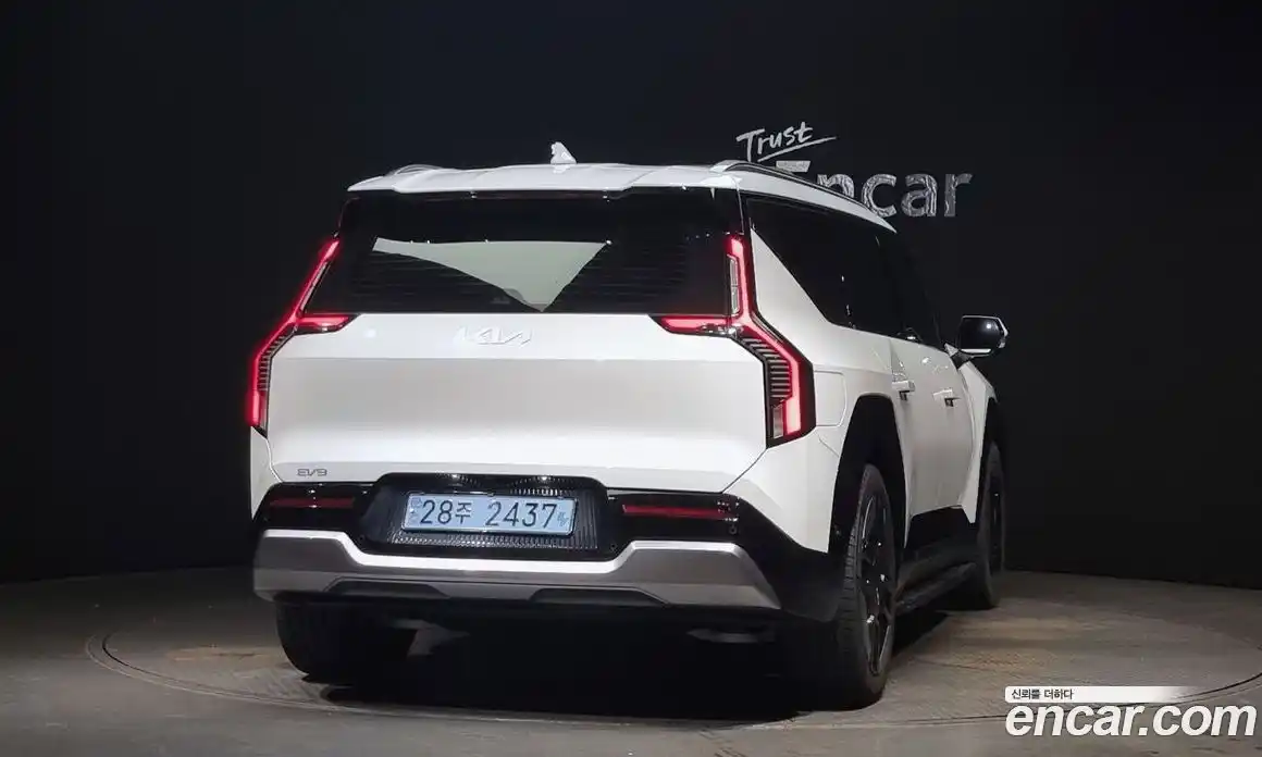 Kia EV9 2024 0.2 Автомат в Москве № 115186, фото 4