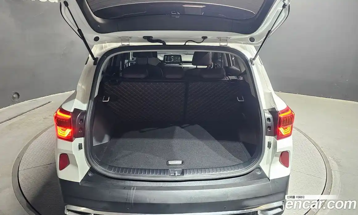 Kia Seltos 2023 1.6 Автомат в Москве № 115747, фото 14