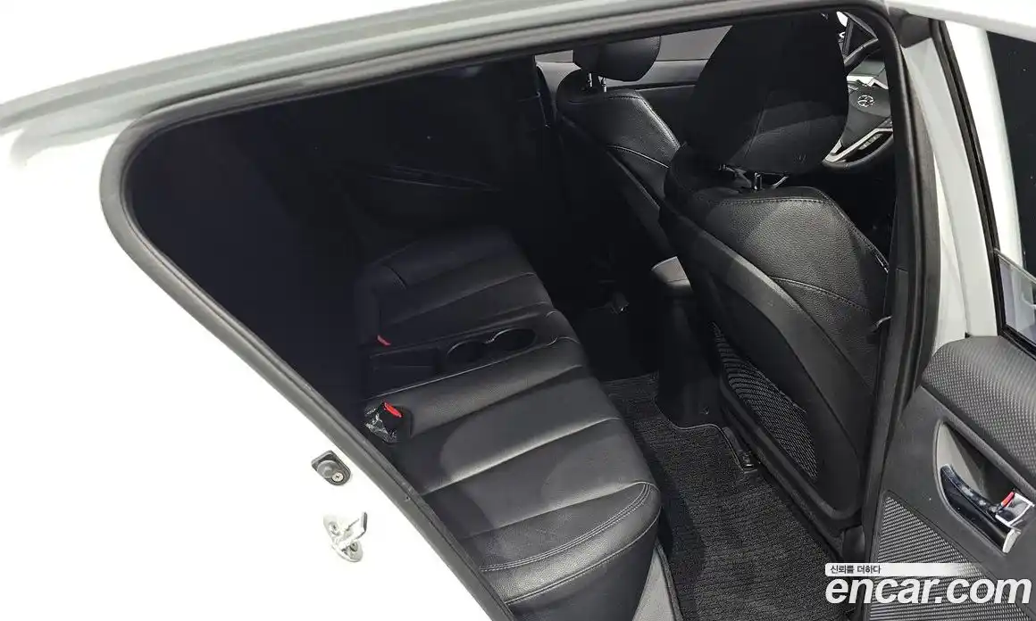 Hyundai Veloster 2012 1.6 Автомат в Москве № 127014, фото 4