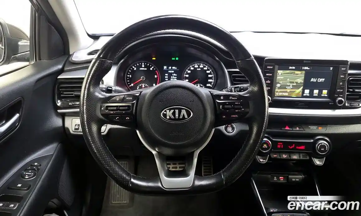 Kia Stonic 2018 1.6 Автомат в Москве № 134370, фото 19