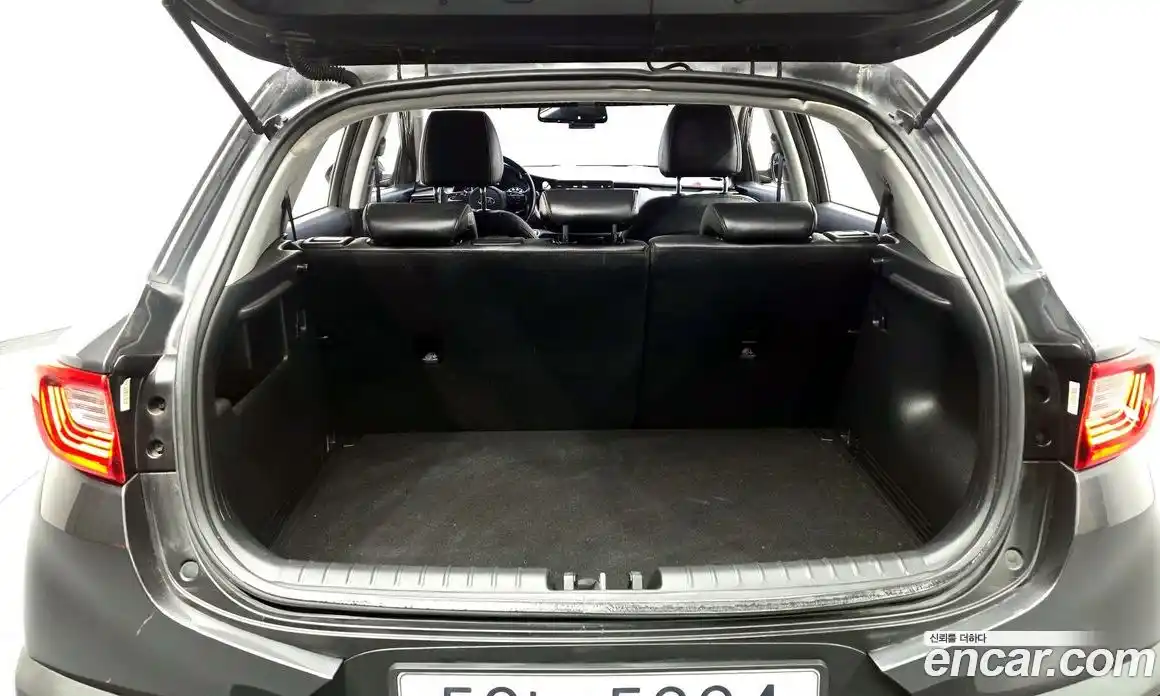 Kia Stonic 2018 1.6 Автомат в Москве № 134370, фото 9