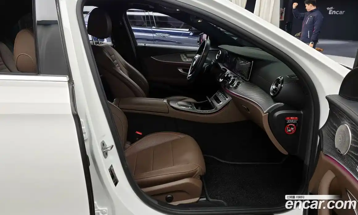 Mercedes-Benz E-Class 2023 2.0 Автомат в Москве № 139369, фото 19