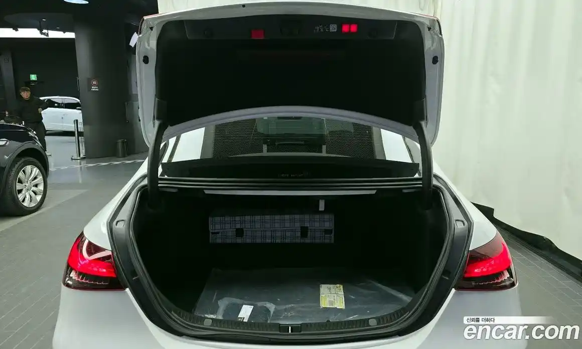 Mercedes-Benz E-Class 2023 2.0 Автомат в Москве № 139369, фото 20