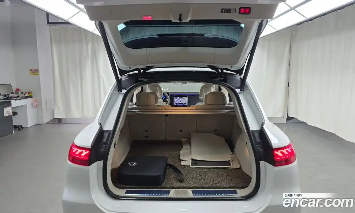 Mercedes-Benz EQS 2023 0.3 Автомат в Москве № 142585, фото 20