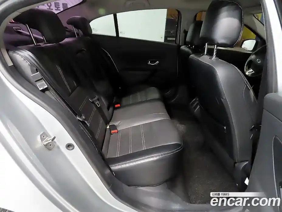 Renault SM3 2016 1.6 Автомат в Москве № 148751, фото 11