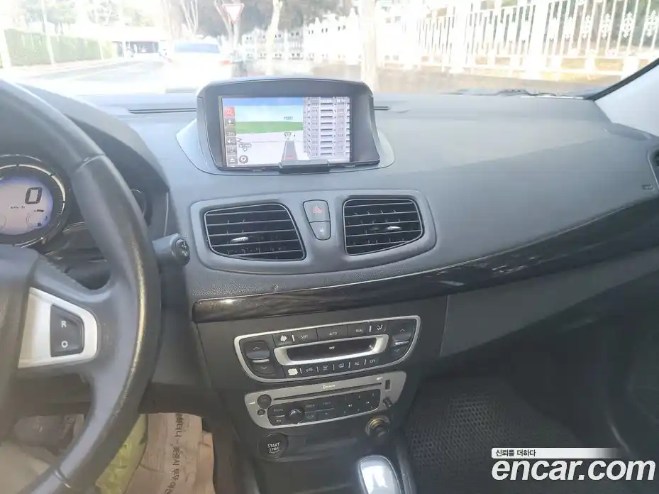 Renault SM3 2014 1.6 Автомат в Москве № 152822, фото 10