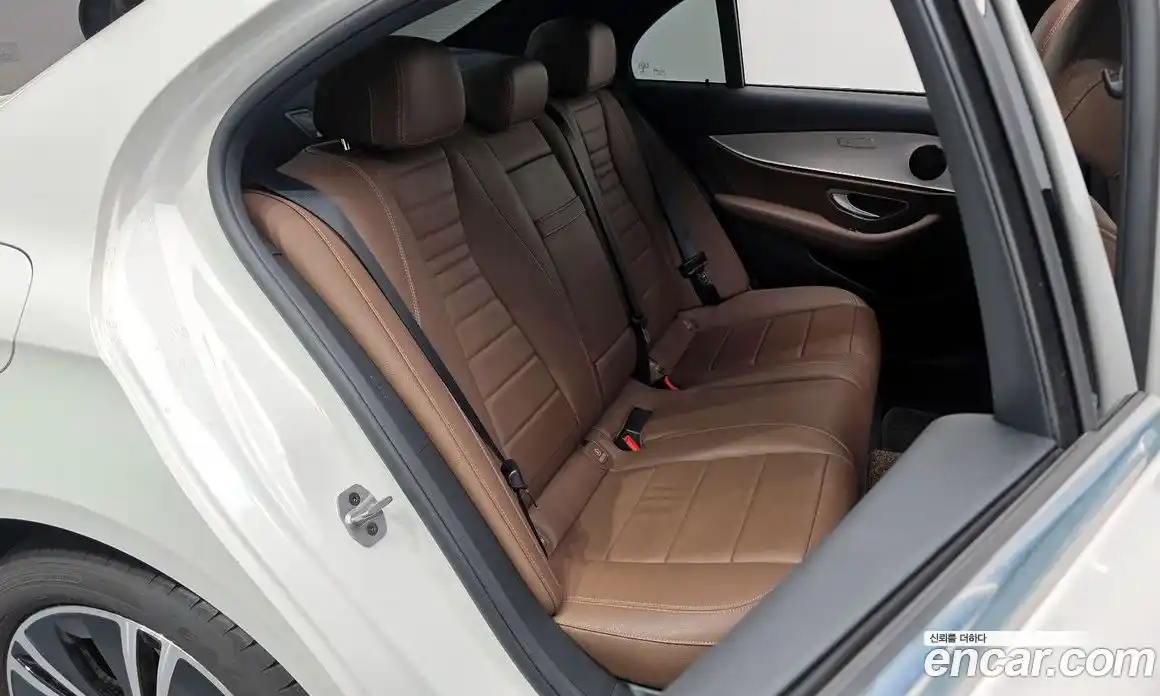 Mercedes-Benz E-Class 2021 2.0 Автомат в Москве № 161195, фото 17