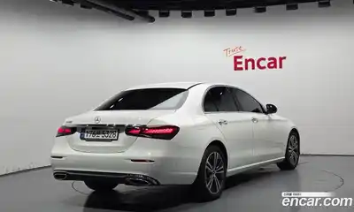 Mercedes-Benz E-Class 2021 2.0 Автомат в Москве № 161195, миниатюра 3