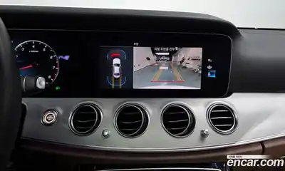 Mercedes-Benz E-Class 2021 2.0 Автомат в Москве № 161195, миниатюра 4