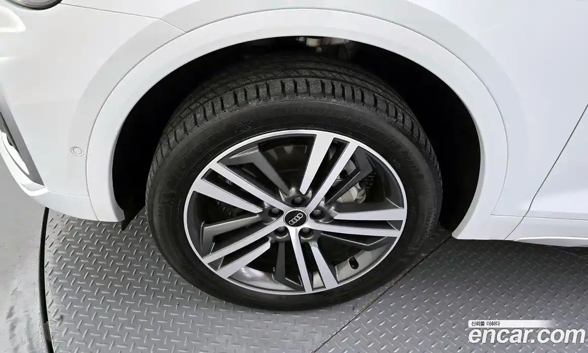 Audi Q5 2023 2.0 Автомат в Москве № 162401, фото 5