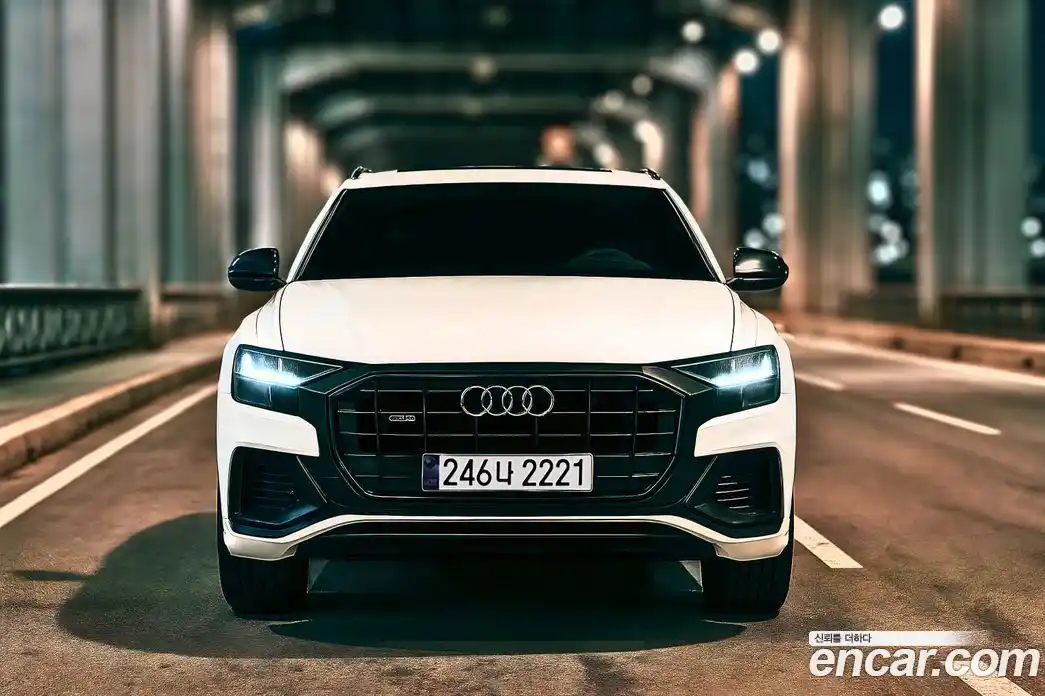 Audi Q8 2023 3.0 Автомат в Москве № 162587, фото 1