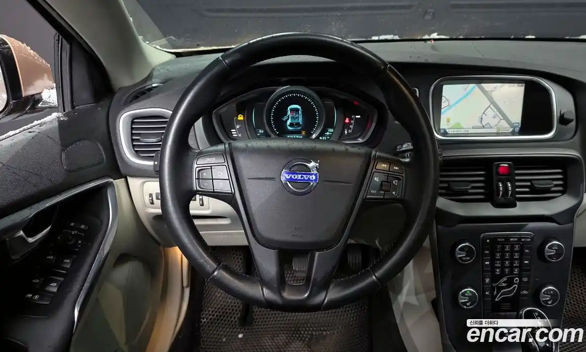 Volvo V40 2014 1.6 Автомат в Москве № 164698, фото 13