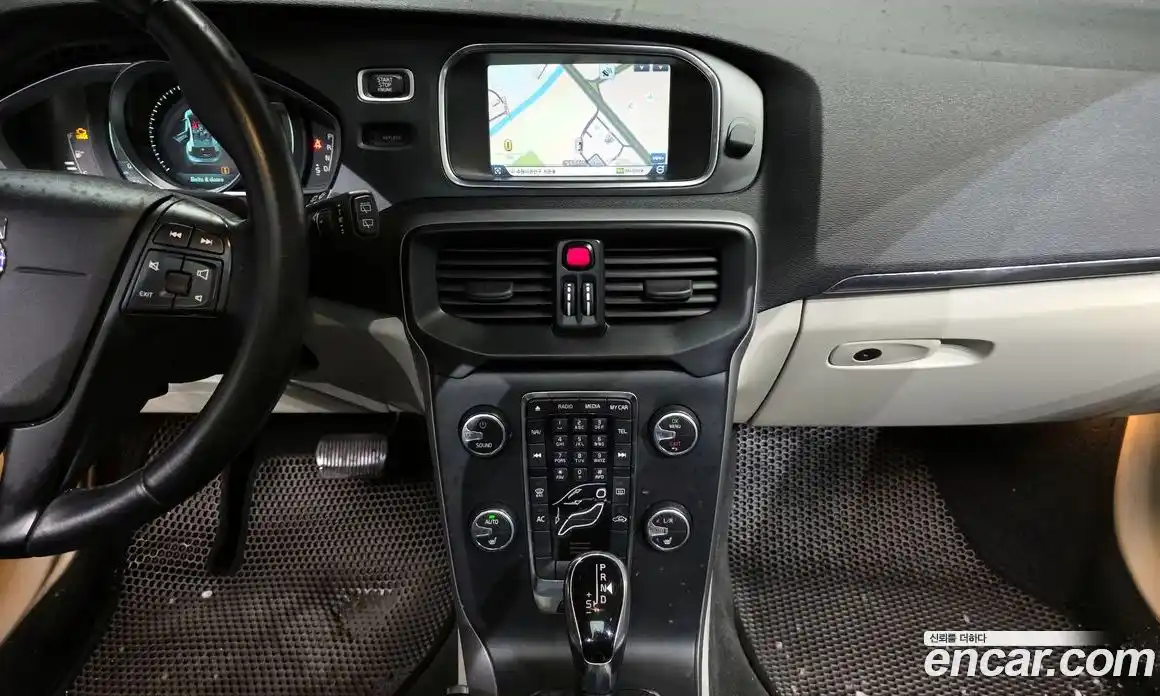 Volvo V40 2014 1.6 Автомат в Москве № 164698, фото 14