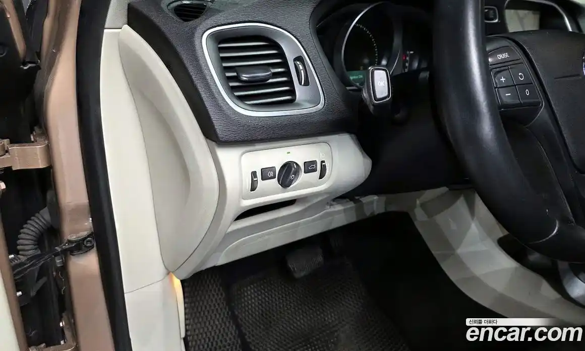 Volvo V40 2014 1.6 Автомат в Москве № 164698, фото 18