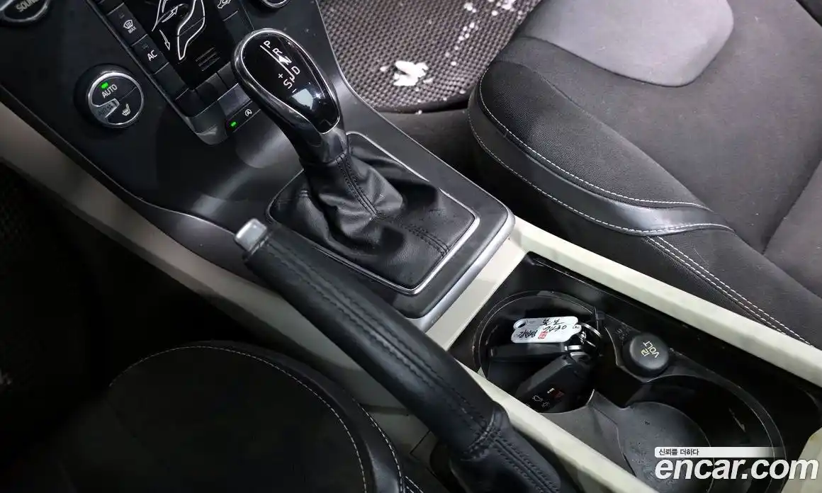 Volvo V40 2014 1.6 Автомат в Москве № 164698, фото 9