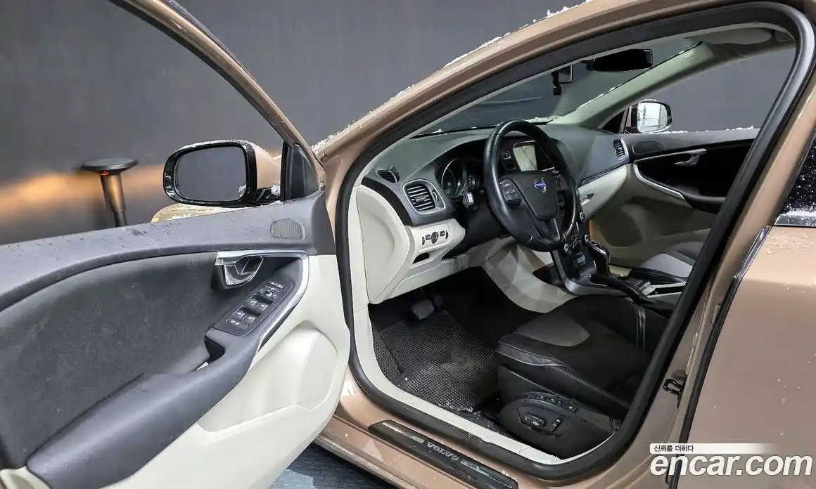 Volvo V40 2014 1.6 Автомат в Москве № 164698, фото 10