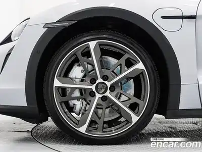 Porsche Taycan 2021 0.1 Автомат в Москве № 165768, миниатюра 5