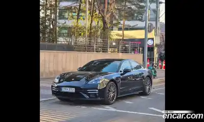 Porsche Panamera, 2022