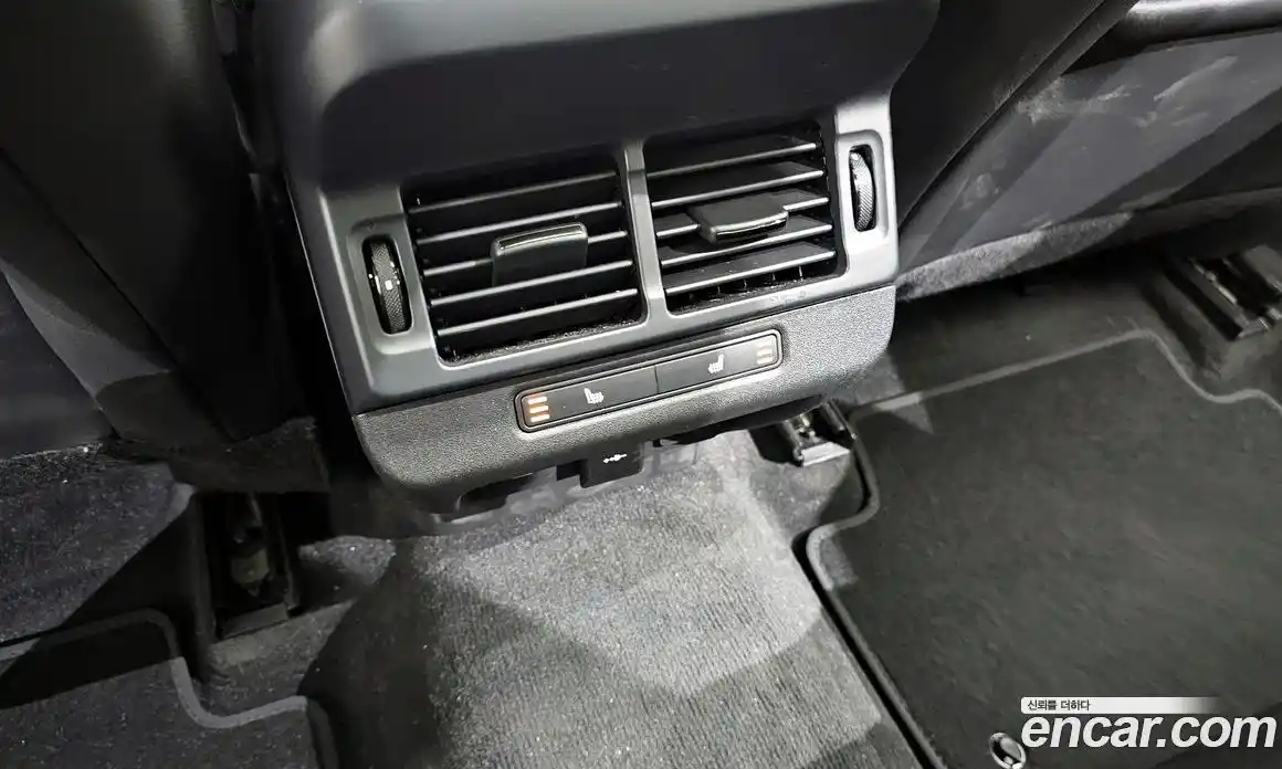 Land Rover Range-Rover Evoque 2024 2.0 Автомат в Москве № 165931, фото 11