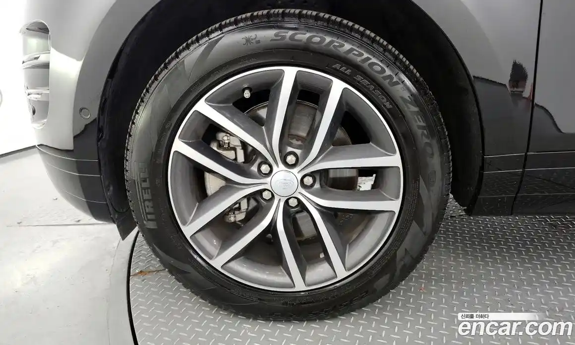 Land Rover Range-Rover Evoque 2024 2.0 Автомат в Москве № 165931, фото 18