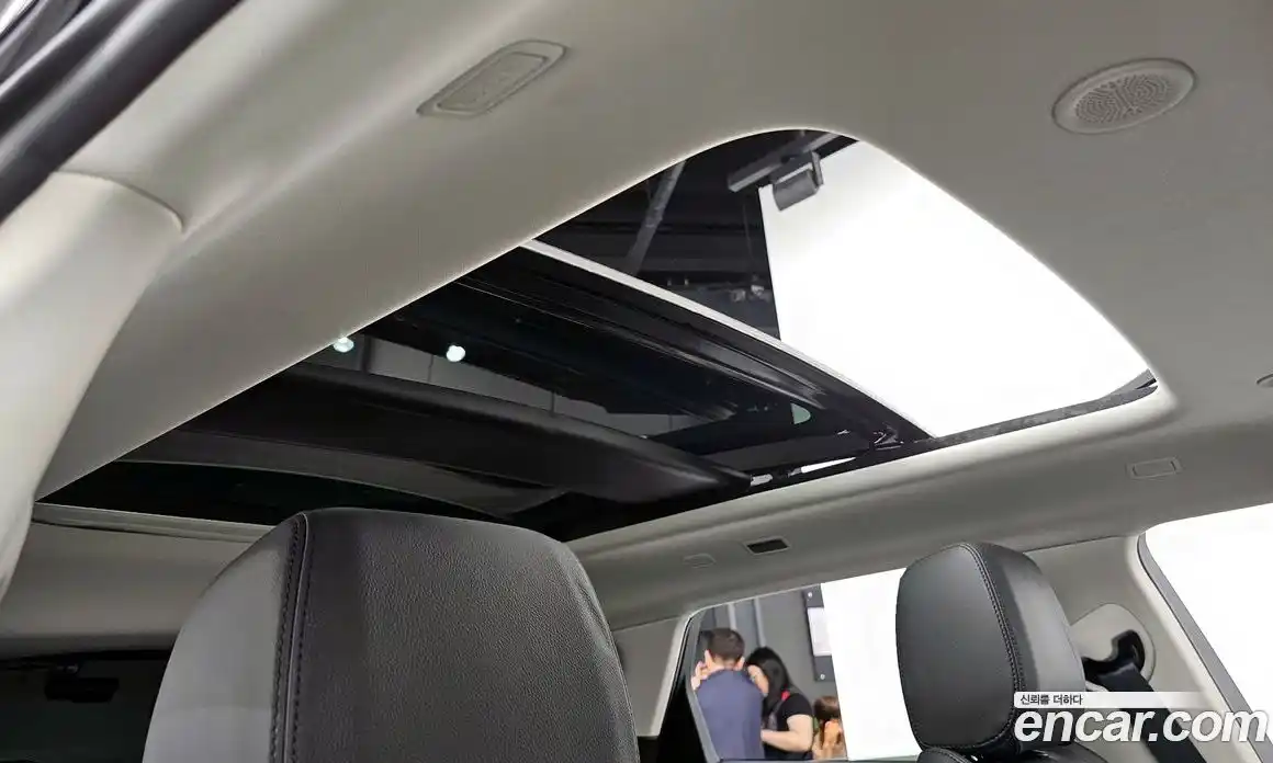 Land Rover Range-Rover Evoque 2024 2.0 Автомат в Москве № 165931, фото 6