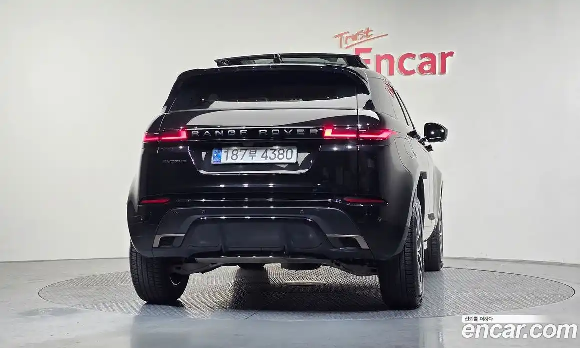 Land Rover Range-Rover Evoque 2024 2.0 Автомат в Москве № 165983, фото 3