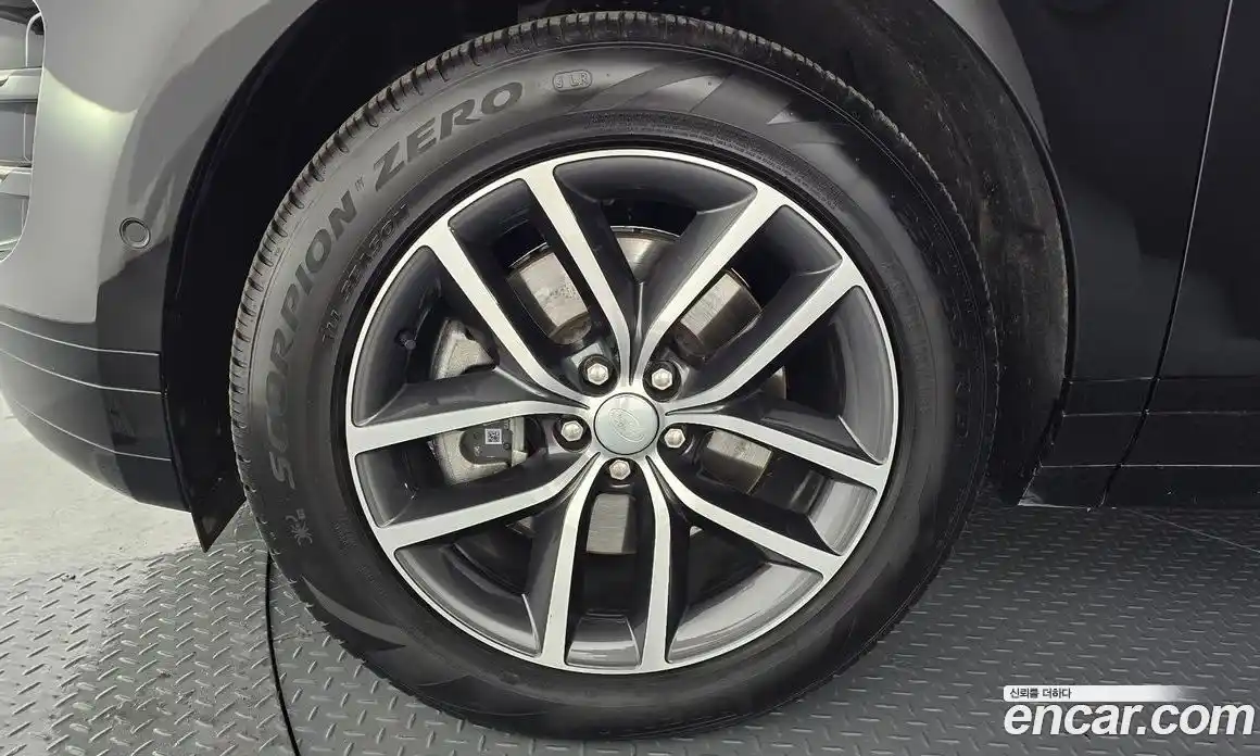 Land Rover Range-Rover Evoque 2024 2.0 Автомат в Москве № 165983, фото 4