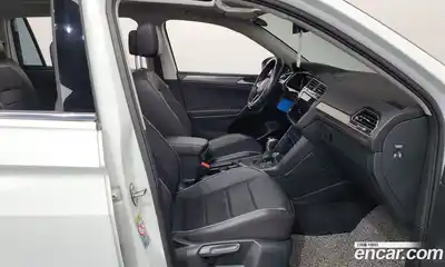 Volkswagen Tiguan 2022 2.0 Автомат в Москве № 168539, миниатюра 11