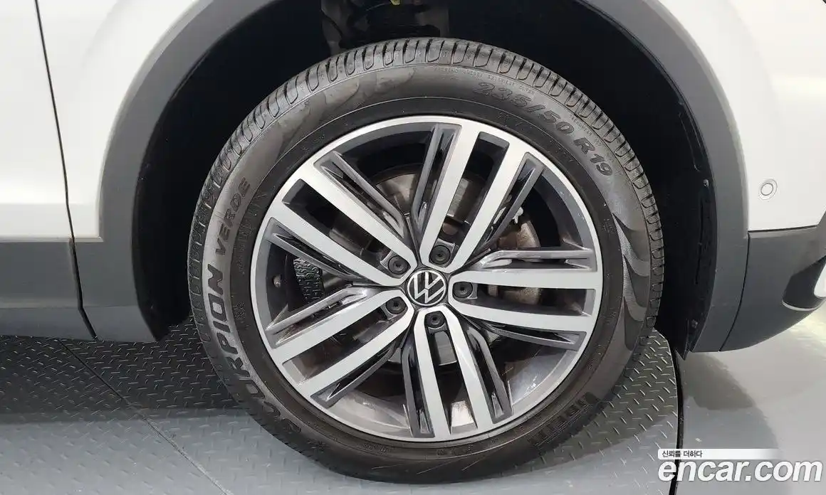 Volkswagen Tiguan 2022 2.0 Автомат в Москве № 168539, фото 5