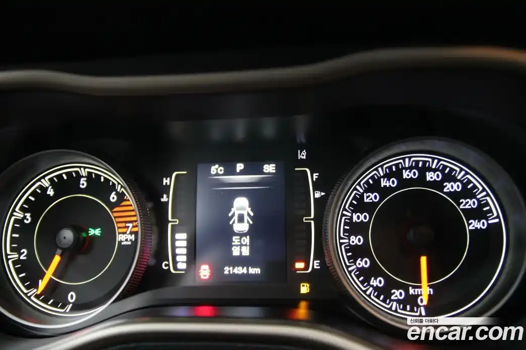 Jeep Cherokee 2016 2.4 Автомат в Москве № 169391, фото 8