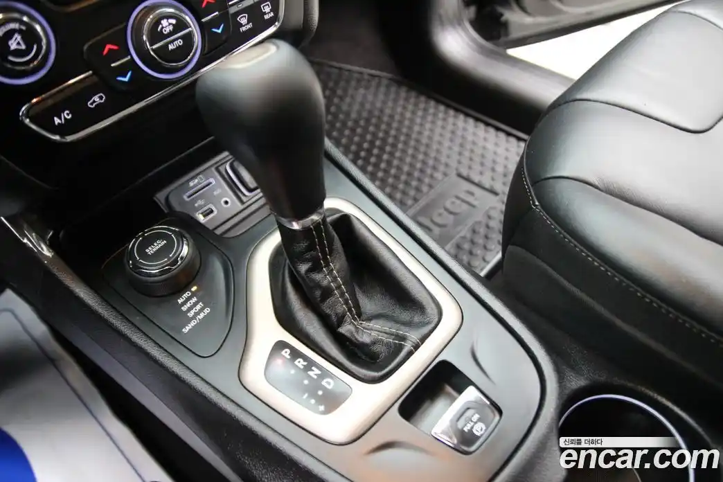 Jeep Cherokee 2016 2.4 Автомат в Москве № 169391, фото 9