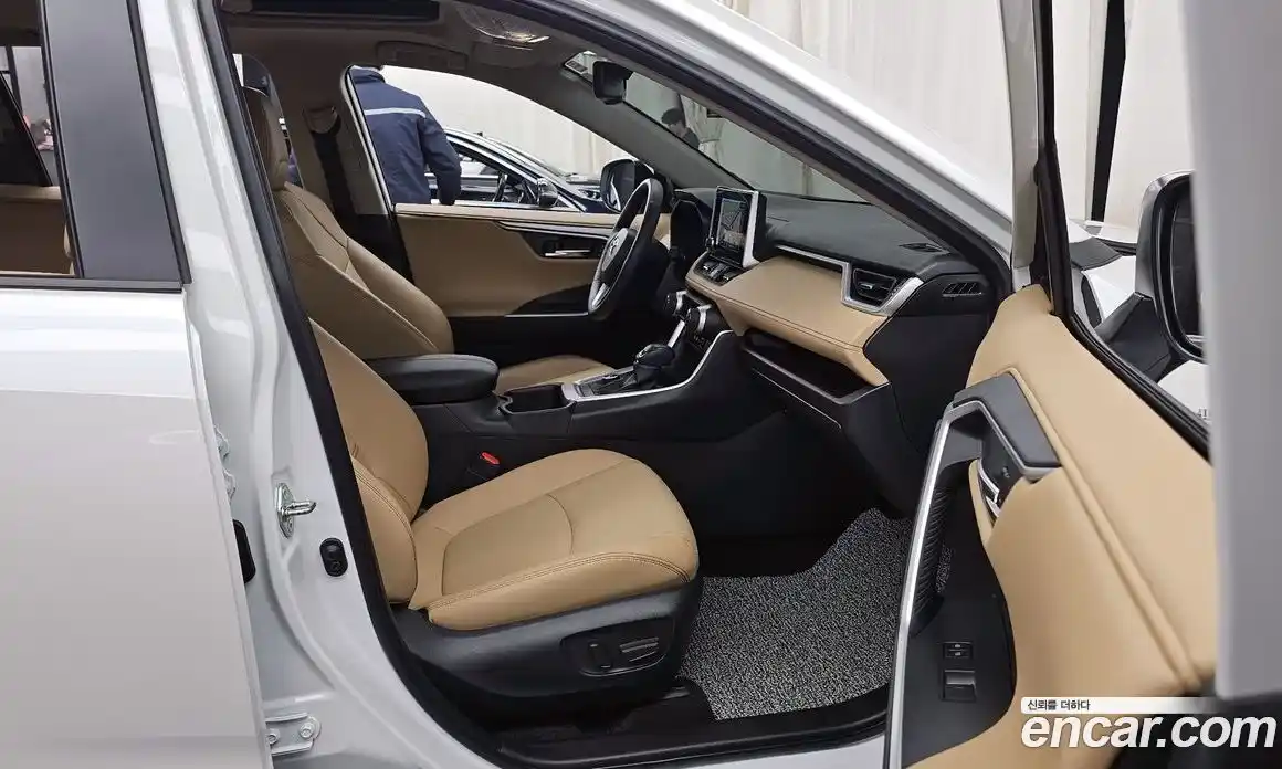 Toyota RAV4 2025 2.5 Автомат в Москве № 170135, фото 11