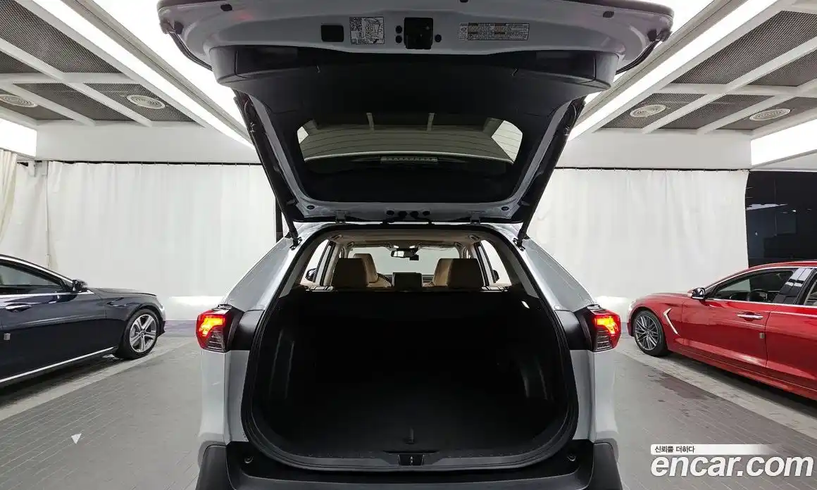 Toyota RAV4 2025 2.5 Автомат в Москве № 170135, фото 13