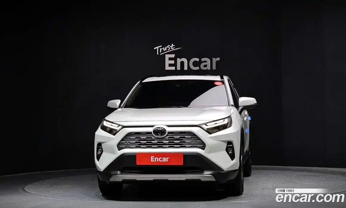 Toyota RAV4 2025 2.5 Автомат в Москве № 170135, фото 3