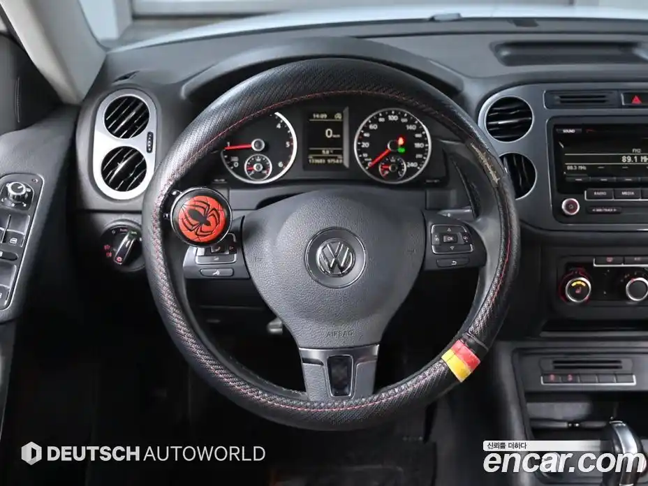 Volkswagen Tiguan 2015 2.0 Автомат в Москве № 172675, фото 13