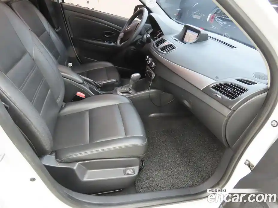 Renault SM3 2018 1.6 Автомат в Москве № 185899, фото 12