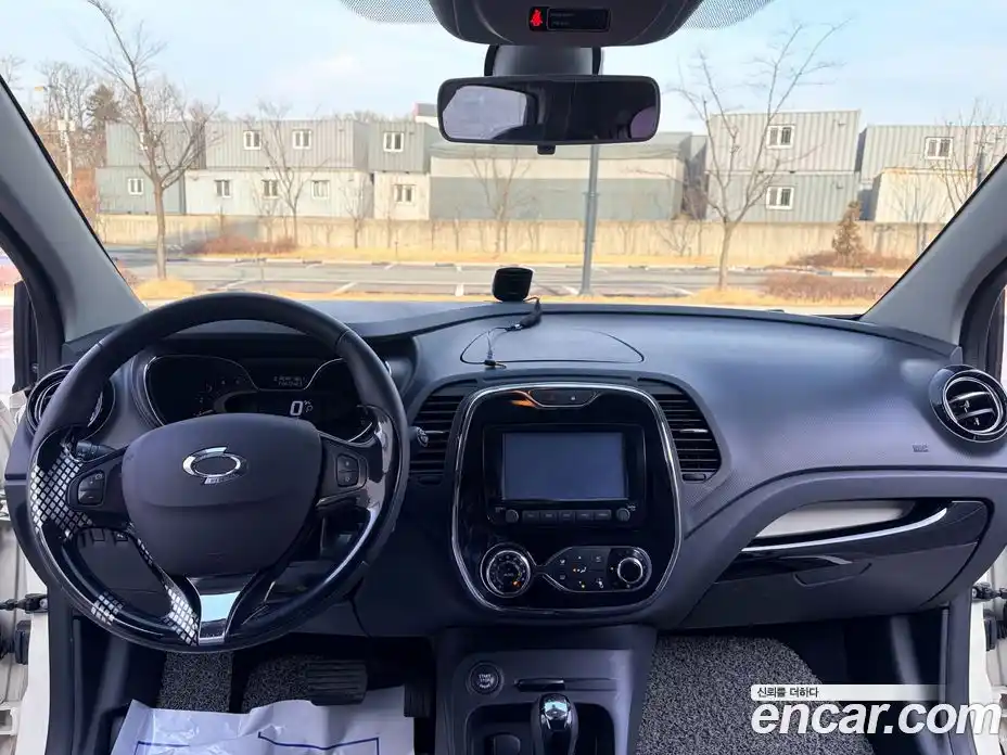 Renault QM3 2015 1.5 Автомат в Москве № 186693, фото 12