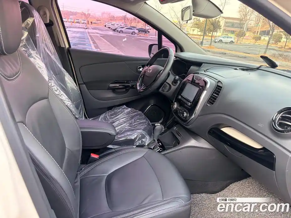 Renault QM3 2015 1.5 Автомат в Москве № 186693, фото 10