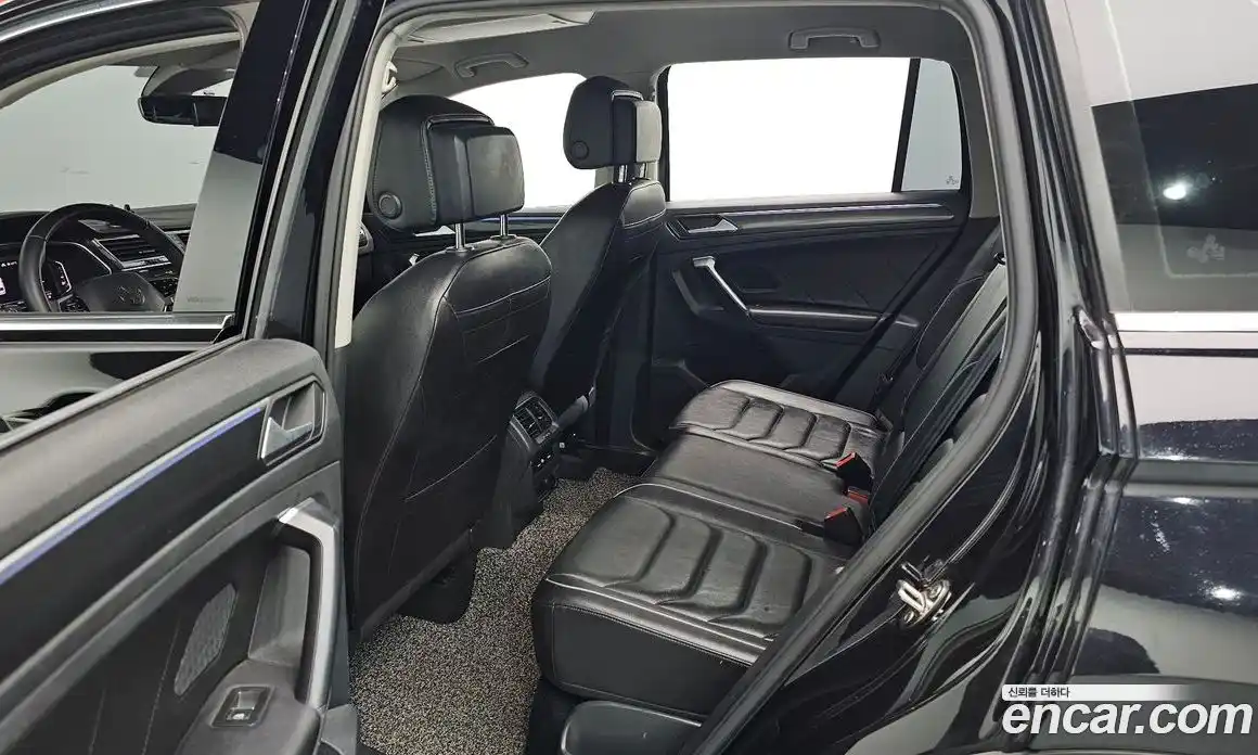 Volkswagen Tiguan 2021 2.0 Автомат в Москве № 199236, фото 17