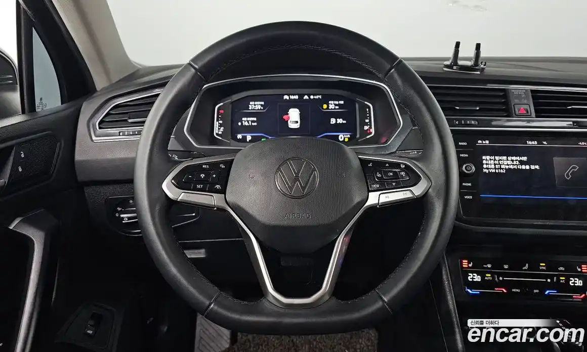 Volkswagen Tiguan 2021 2.0 Автомат в Москве № 199236, фото 3