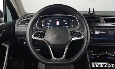 Volkswagen Tiguan 2021 2.0 Автомат в Москве № 199236, миниатюра 3