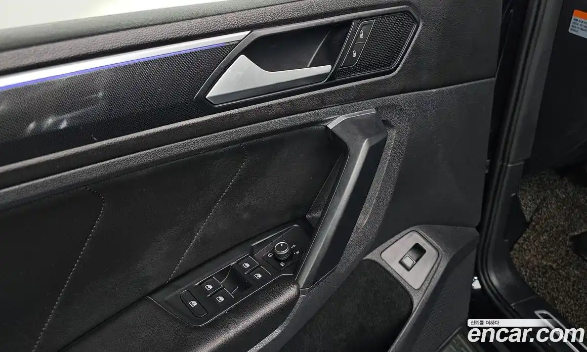 Volkswagen Tiguan 2021 2.0 Автомат в Москве № 199236, фото 9